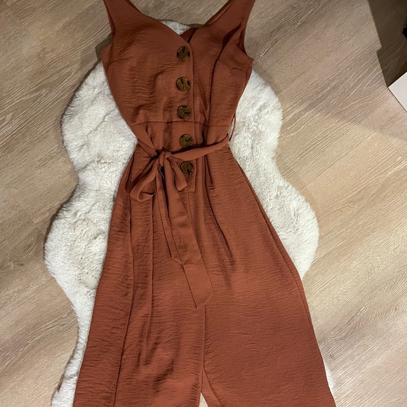 Rust colored jumpsuit - Picture 1 of 2